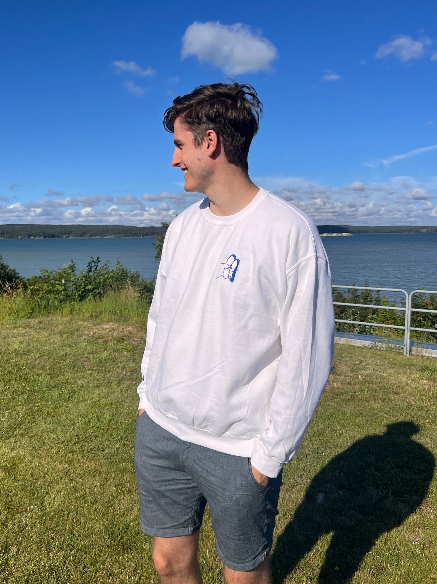 Unisex Sweatshirt med Personlig Brodyr – Konturer av bild & Text