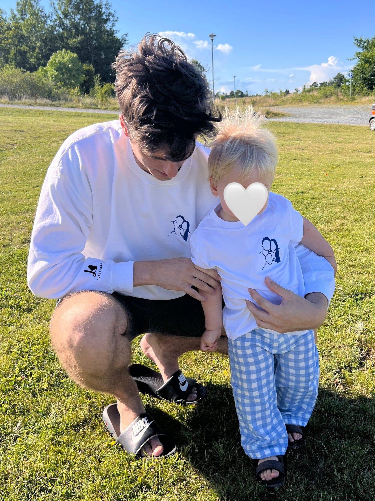 Barn-T-shirt med Personlig Brodyr – Egen Bild & Text