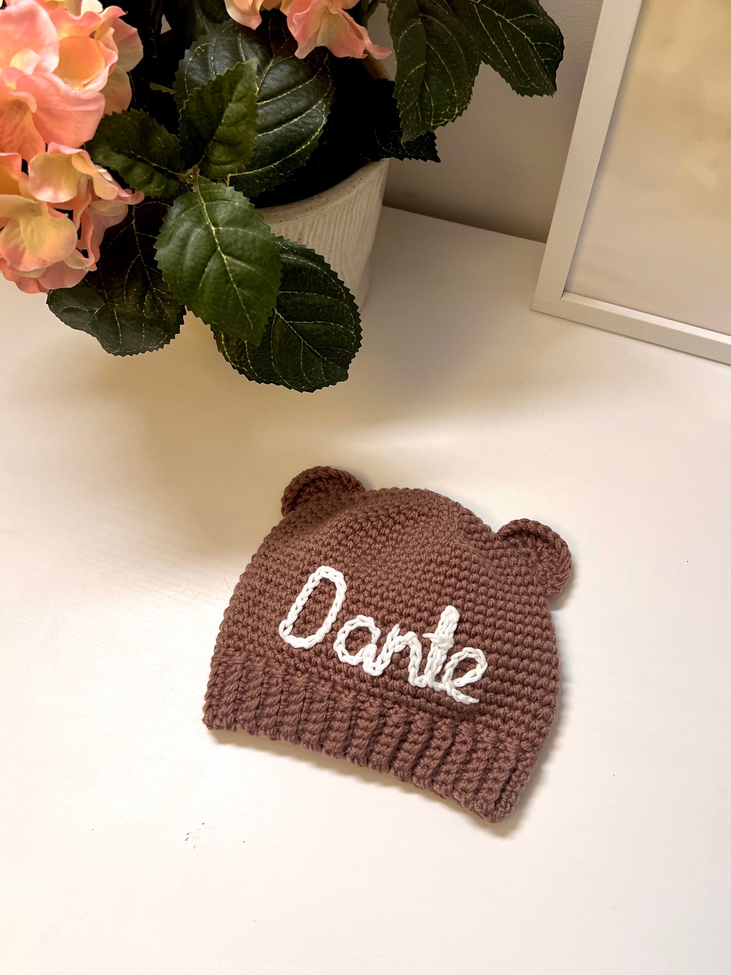 Handgjord Barnmössa med Eget Namn - Brun