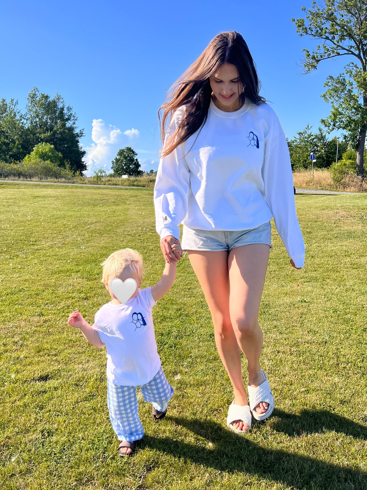 Barn-T-shirt med Personlig Brodyr – Egen Bild & Text