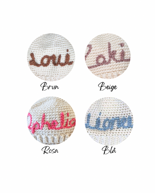 Handgjord Barnmössa med Eget Namn - Vit