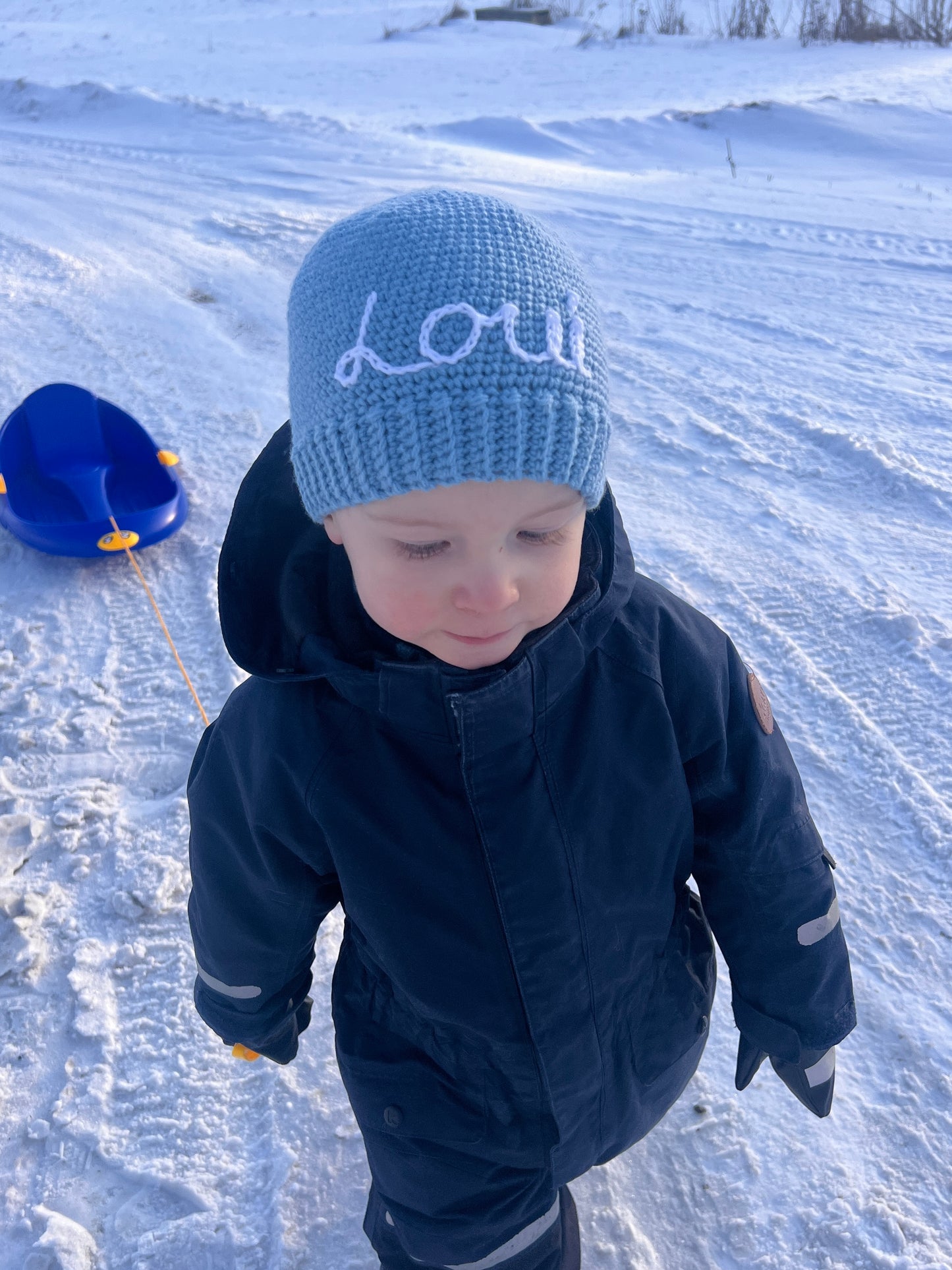 Handgjord Barnmössa med Eget Namn - Blå