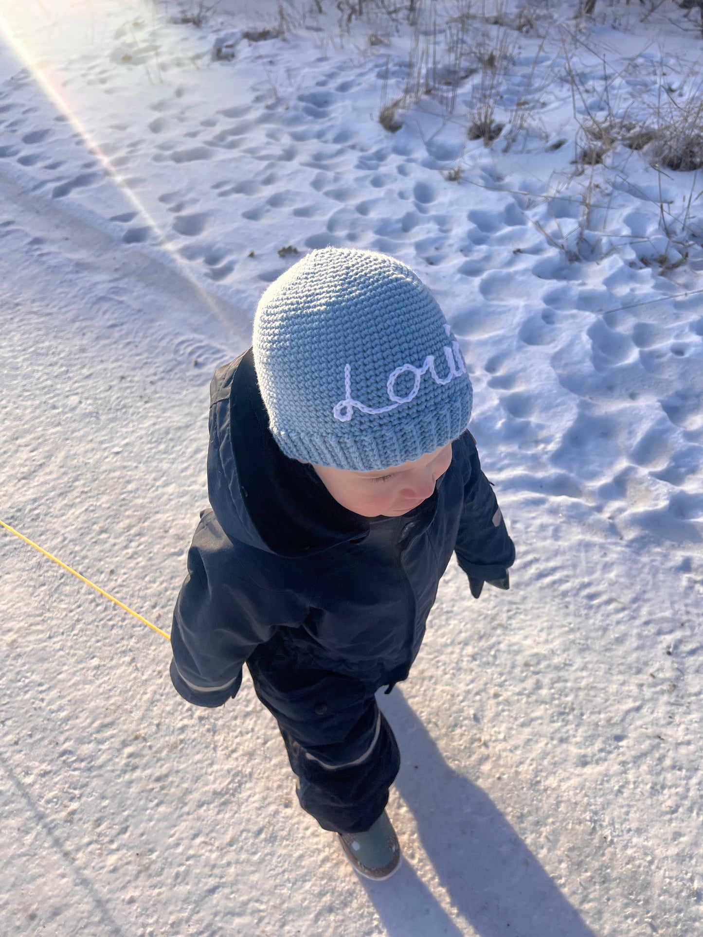 Handgjord Barnmössa med Eget Namn - Blå