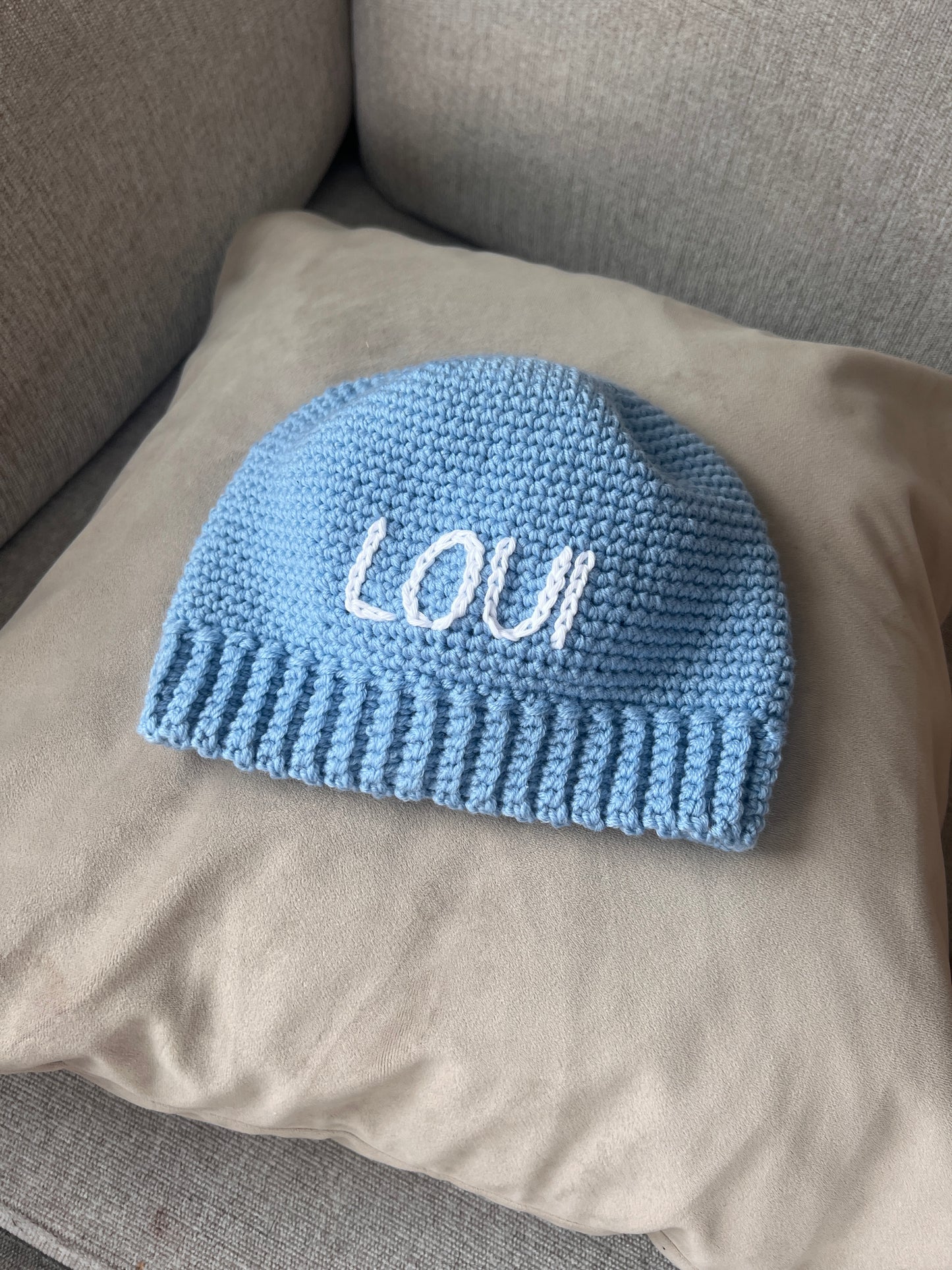 Handgjord Barnmössa med Eget Namn - Blå