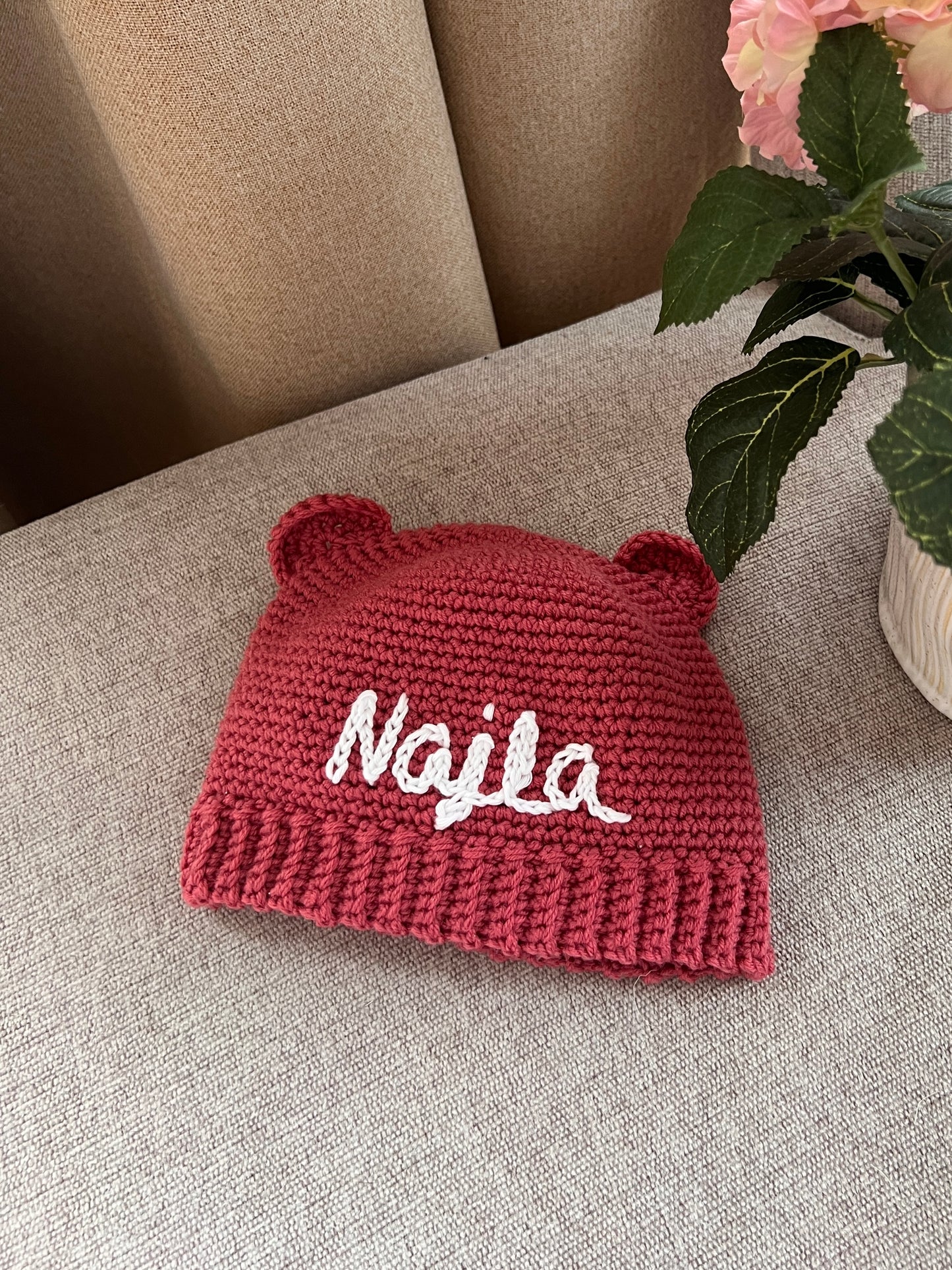 Handgjord Barnmössa med Eget Namn - Hallon